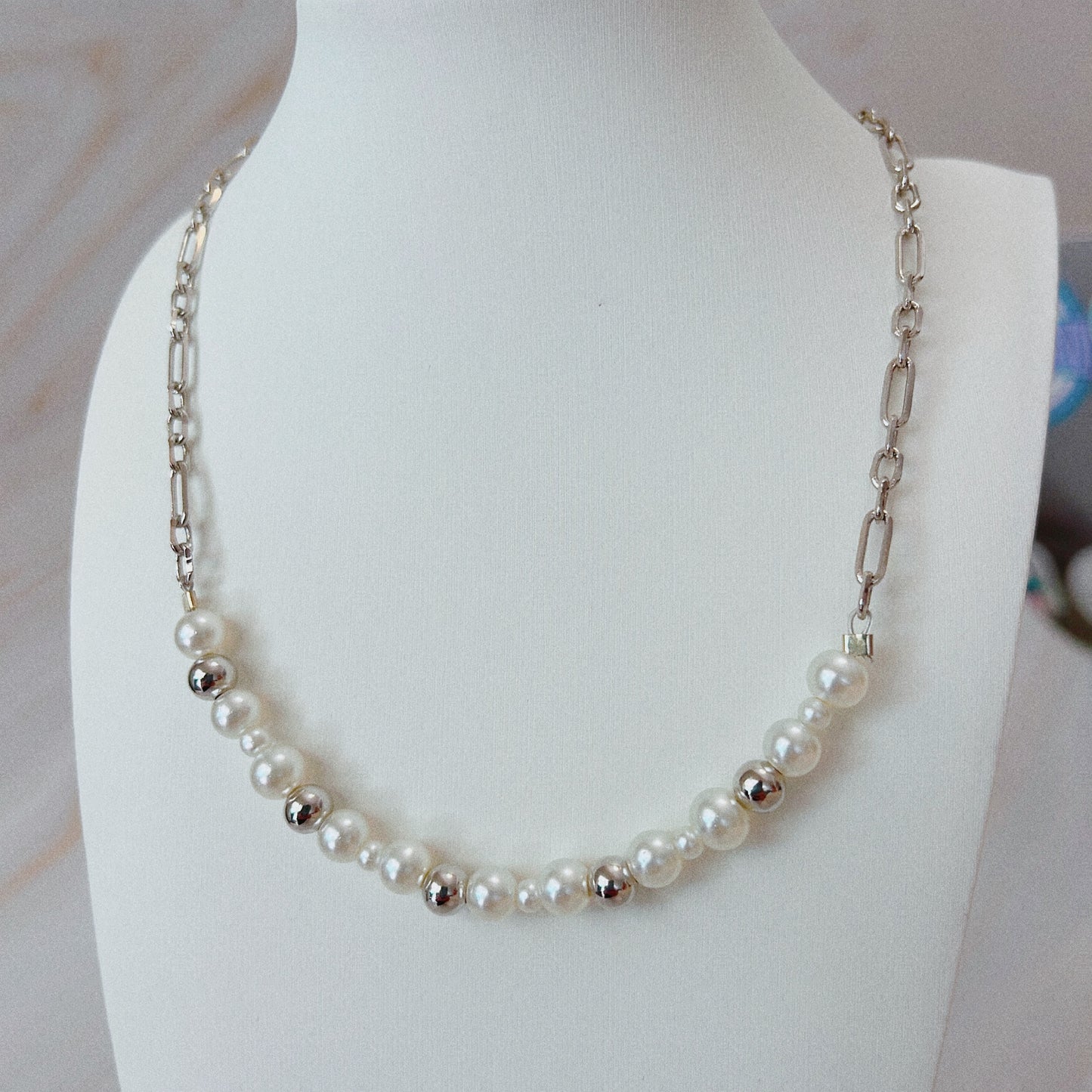 Silver and pearls Necklace
